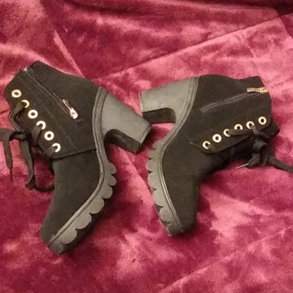 Boot - Picture 4 of 5